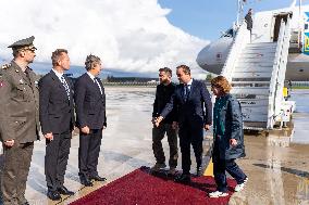 Volodymyr Zelensky welcomeed by Sebastien Lecornu at Orly Airport