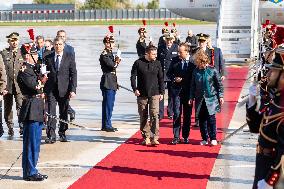 Volodymyr Zelensky welcomeed by Sebastien Lecornu at Orly Airport