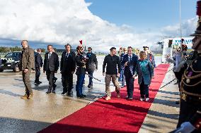 Volodymyr Zelensky welcomeed by Sebastien Lecornu at Orly Airport