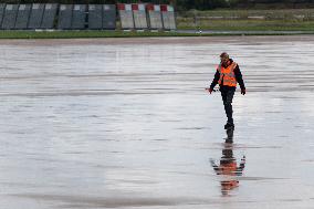 Volodymyr Zelensky welcomeed by Sebastien Lecornu at Orly Airport