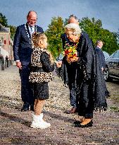 Princess Beatrix Attends 'Queens by Andy Warhol' Exhibition - Apeldoorn Princess Beatrix Attends 'Queens by Andy Warhol' Exhibit