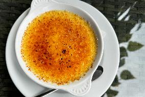 Creme Brulee Dessert