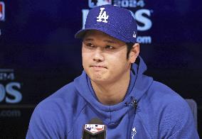 Baseball: Dodgers' Ohtani at press conference