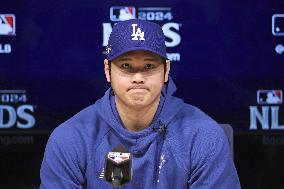 Baseball: Dodgers' Ohtani at press conference