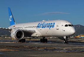 Air Europa Boeing787 On The Runway At Barcelona Airport