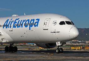 Air Europa Boeing787 On The Runway At Barcelona Airport