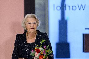 Princess Beatrix Attends 'Queens by Andy Warhol' Exhibition - Apeldoorn