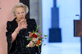 Princess Beatrix Attends 'Queens by Andy Warhol' Exhibition - Apeldoorn