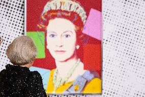 Princess Beatrix Attends 'Queens by Andy Warhol' Exhibition - Apeldoorn