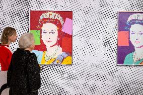 Princess Beatrix Attends 'Queens by Andy Warhol' Exhibition - Apeldoorn