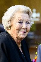 Princess Beatrix Attends 'Queens by Andy Warhol' Exhibition - Apeldoorn