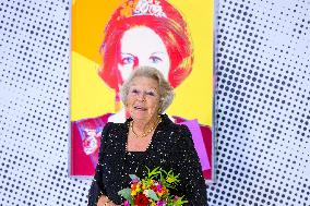 Princess Beatrix Attends 'Queens by Andy Warhol' Exhibition - Apeldoorn