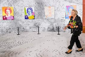 Princess Beatrix Attends 'Queens by Andy Warhol' Exhibition - Apeldoorn