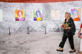 Princess Beatrix Attends 'Queens by Andy Warhol' Exhibition - Apeldoorn