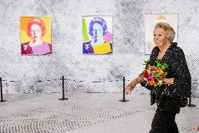 Princess Beatrix Attends 'Queens by Andy Warhol' Exhibition - Apeldoorn