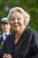 Princess Beatrix Attends 'Queens by Andy Warhol' Exhibition - Apeldoorn