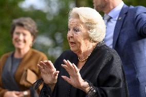 Princess Beatrix Attends 'Queens by Andy Warhol' Exhibition - Apeldoorn