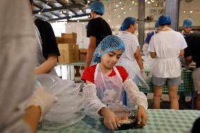 People Gather To Prepare Meals For Immigrants And Displaced Persons - Beirut