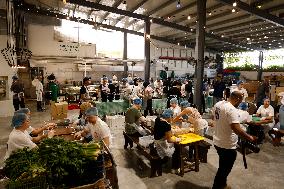 People Gather To Prepare Meals For Immigrants And Displaced Persons - Beirut