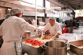 People Gather To Prepare Meals For Immigrants And Displaced Persons - Beirut