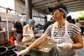 People Gather To Prepare Meals For Immigrants And Displaced Persons - Beirut