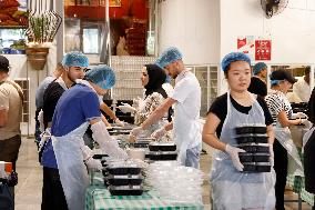 People Gather To Prepare Meals For Immigrants And Displaced Persons - Beirut