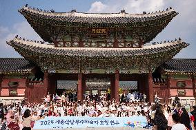 Sejong Institute Excellent Students Enjoy Gyeongbokgung In Hanbok During Invitational Training