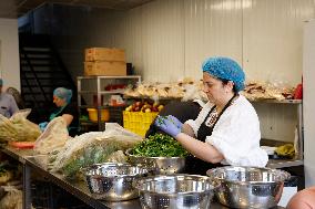 Cuisine de Mariam Prepares Meals For Immigrants - Beirut