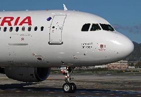 Barcelona airport aircraft on the runway