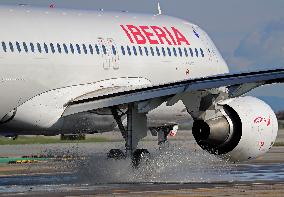 Barcelona airport aircraft on the runway