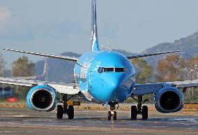 Barcelona airport aircraft on the runway