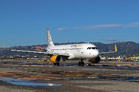 Barcelona airport aircraft on the runway