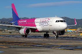 Barcelona airport aircraft on the runway