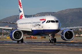 Barcelona airport aircraft on the runway