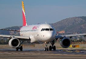 Barcelona airport aircraft on the runway