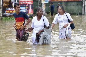 Sri Lankan People Hit By Adverse Weather