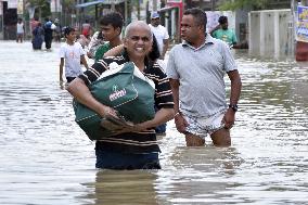 Sri Lankan People Hit By Adverse Weather