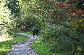 Unseasonably Warm Weather In Southern Ontario