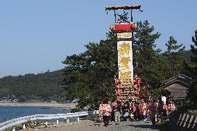 Parade in disaster-hit central Japan city