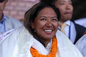 Record Holding Climbers “Nima Rinji Sherpa” And “Dawa Yangzum Sherpa” Return To Heroic Welcome In Nepal