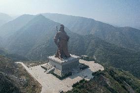 Guan Gong Statue