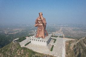 Guan Gong Statue