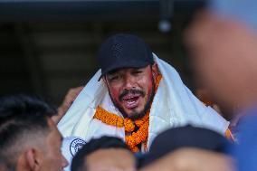 Record Holding Mountain Climbers Gets Rousing Welcome Upon Arrival Back Home