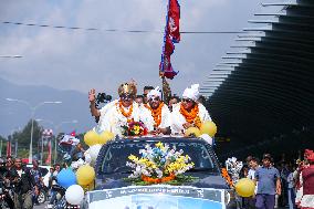 Record Holding Mountain Climbers Gets Rousing Welcome Upon Arrival Back Home