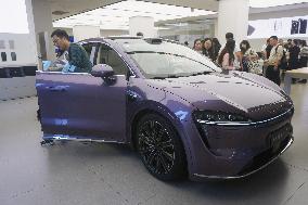 Huawei HIMA LUXEED R7 New Energy Vehicle