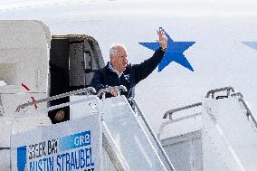 Governor Tim Walz Lands In Green Bay, Wisconsin.