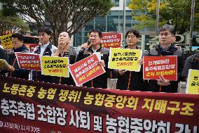 Protesters Rally Against Alleged Corruption In Chungju NongHyup