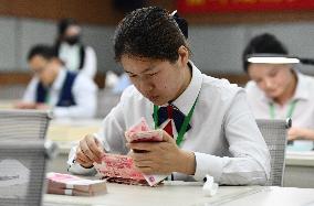 Bank Employee Counting Skills Competition