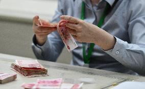 Bank Employee Counting Skills Competition