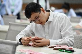 Bank Employee Counting Skills Competition